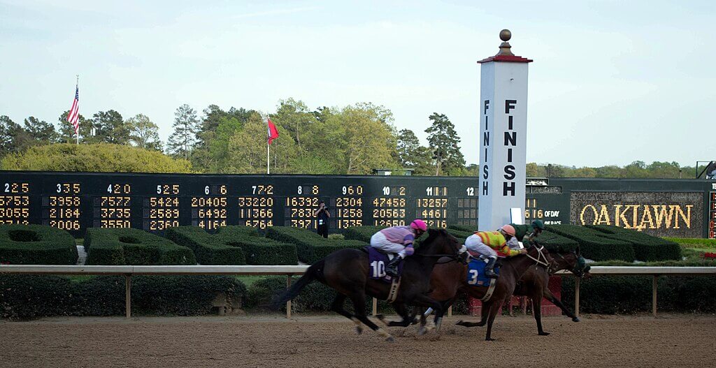 Oaklawn Park track conditions and racing surface in Hot Springs
